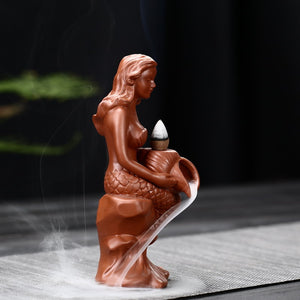 Creative Conch Mermaid Incense Burner: An imaginative incense burner shaped like a conch shell with a mermaid design, adding a whimsical touch to your space while infusing it with delightful fragrances.
