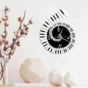 A stylish wall clock featuring a piano keyboard and musical notes decoration, perfect for music lovers and adding a touch of rhythm to your decor.
