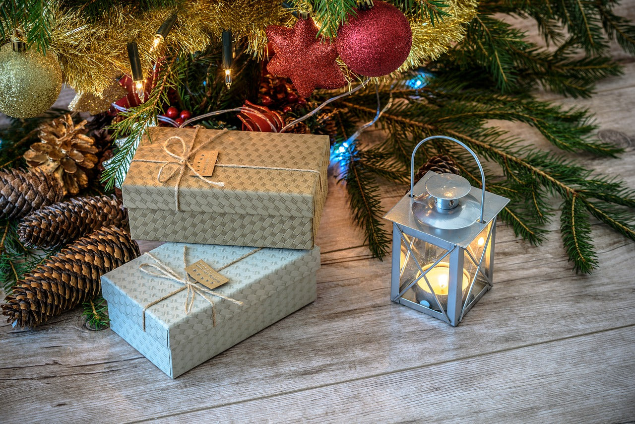 Thoughtful Christmas Gifts For Family and Friends  2021